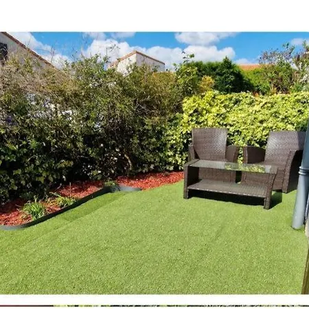 Hébergement de vacances Maisonnette Bord De *