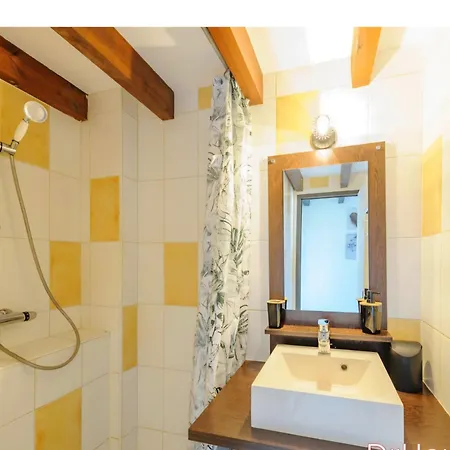 Maisonnette Bord De * Royan